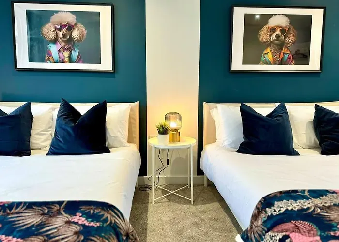 Chic 3Br Apt - Near Beach & Shops!