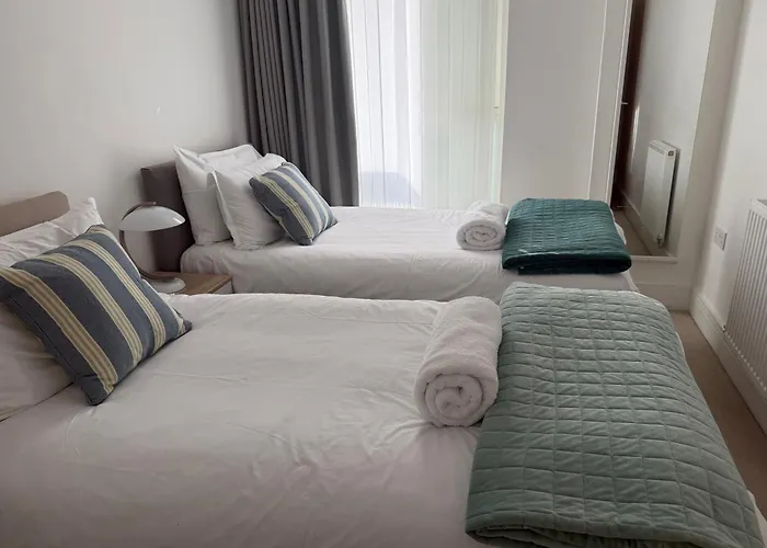 Seaview West Coast - Exceptional - 2 Bedrooms Sleeps 5 -Stunning Sea Views - 500 Metres To Beach